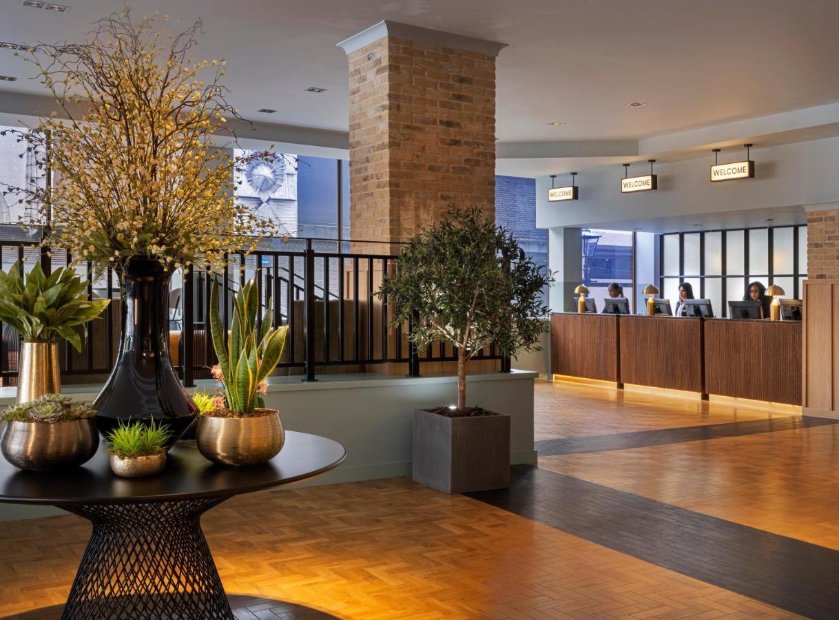 Jurys Inn Birmingham Eksteriør bilde Reception desk