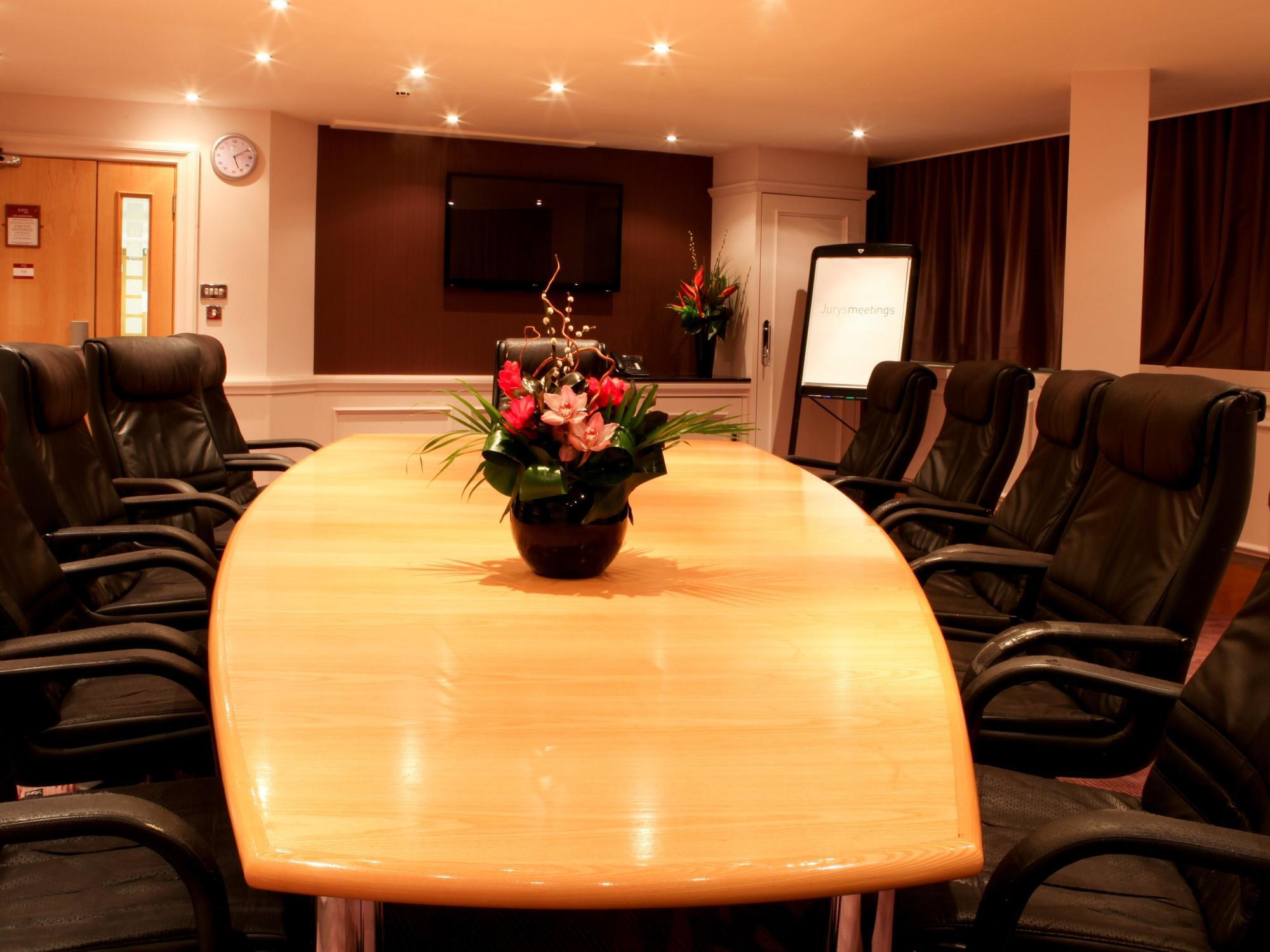Jurys Inn Birmingham Eksteriør bilde A meeting room in a hotel