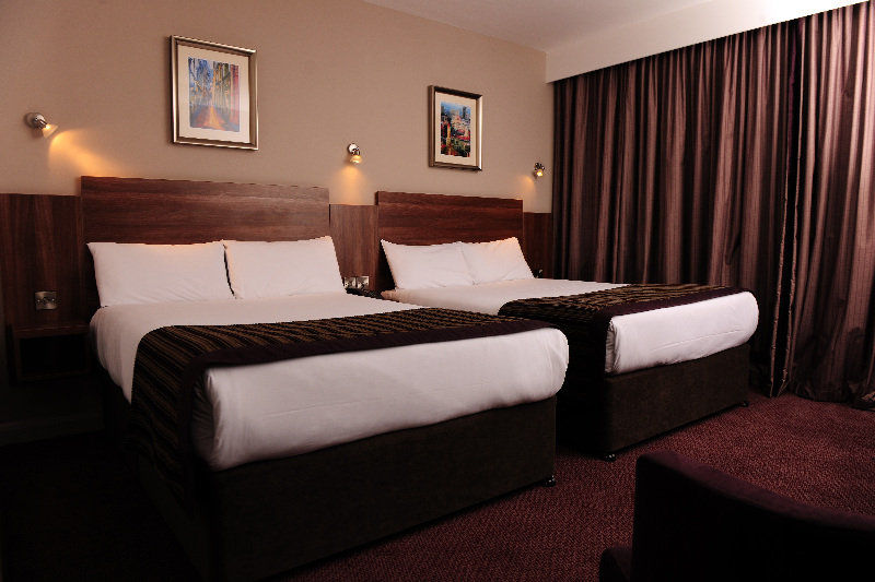 Jurys Inn Birmingham Eksteriør bilde Two beds in a hotel room